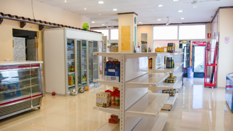 Attractive supermarket including bar in the middle of the tourist centre, 07590 Cala Ratjada (Spain), Retail