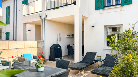 Adosado en exclusivo complejo residencial con 3 dormitorios, azotea, jacuzzi y piscina comunitaria, 07590 Cala Ratjada (España), Casa adosada