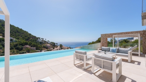 Exklusive Villa am Hang mit atemberaubenden Meerblick, Pool und Fahrstuhl in einzigartiger Lage!, 07589 Canyamel (Spanien), Einfamilienhaus