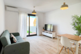 ERSTBEZUG: Modernes Reihenhaus mit 2 Schlafzimmern in der Nähe des Gemeinschaftspools - Wohnzimmer