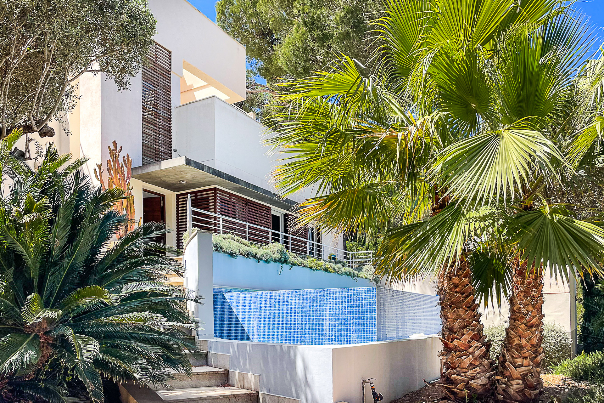 Exklusiver Küstenwohnsitz: Moderne Villa mit Infinity-Pool, Dachterrasse und Meerblick, 07589 Canyamel (Spanien), Villa