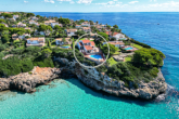 Gran propiedad en 1ª línea, con impresionantes vistas del mar y piscina, incl. licencia ETV - Ubicación