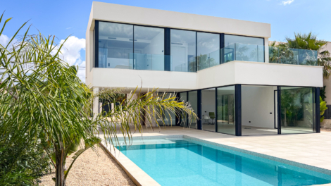 350 m von der Küste: Exklusive Neubau-Villa mit Teilmeerblick in ruhiger Lage, 07639 Cala Pi (Spanien), Villa