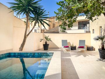 Newly renovated Mallorcan village house – pool, roof terrace and rental licence, 07580 Capdepera (Spain), Town House