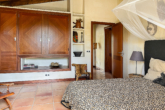 Stunning finca with 9 bedrooms, saltwater pool and holiday rental licence for 12 pers. - With built-in wardrobes and...