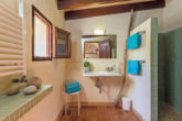 Wunderschönes gewerbliches Finca-Anwesen von ca. 30.000 m² - mit vielen Nutzungsmöglichkeiten - Mediterranes Badezimmer mit Dusche