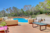 Idyllic country house with 4 bedrooms, pool, holiday rental licence and fantastic panoramic view - ...View of the pool