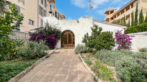 Charming investment: Large urban property with space for individual design, 07590 Cala Ratjada (Spain), Detached house