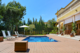 Elegante, mediterrane Villa mit 450 m², 5 Schlafzimmern und Pool - in begehrter Lage - ... mit Pool, Sonnenterrasse und...