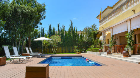 Elegante villa mediterránea de 450 m², con 5 dormitorios y piscina, en una zona muy solicitada, 07580 Cala Ratjada (España), Chalet