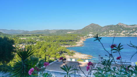 Parcela arbolada en laderas con fantásticas vistas al mar – ¡inversión inmobiliaria!, 07580 Canyamel (España), Solar residencial