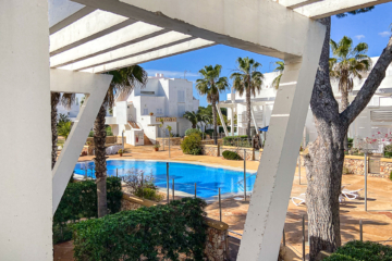 Encantadora casa adosada en 3 niveles en popular complejo residencial y a sólo aprox. 300m de la playa, 07691 Cala d'Or (España), Casa adosada