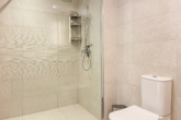 Moderne Wohnung am Meer mit Gemeinschaftspool in idealer Lage - Badezimmer mit Dusche