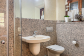 Traumhafte Finca: Luxus und mallorquinischer Flair mit Ferienvermietlizenz für 12 Plätze - Badezimmer mit Dusche