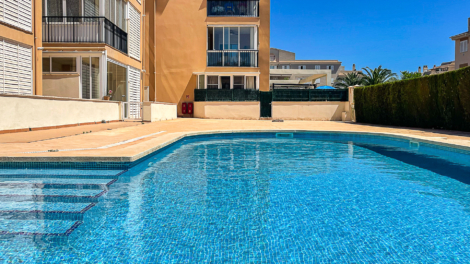 Penthouse oasis with 3 bedrooms, terrace, underground parking space and communal pool, 07560 Sa Coma (Spain), Penthouse