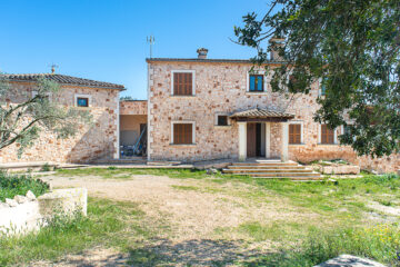 FIRST-TIME OCCUPANCY! Spacious finca with 5 bedrooms, pool and bodega in beautiful countryside, 07500 Manacor (Spain), Finca