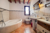 Perfekte Finca für eine große oder mehrere Familien: Traumhafter Meerblick und mediterranes Flair - ...Bad en Suite mit Badewanne