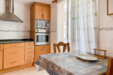 Central, modernised flat with 3 bedrooms, 2 bathrooms and distant sea views - Kitchen