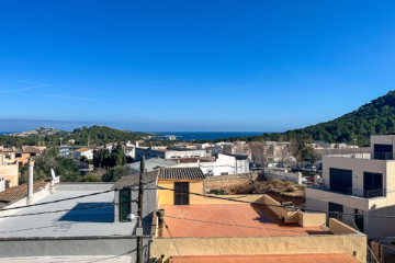 Central, modernised flat with 3 bedrooms, 2 bathrooms and distant sea views, 07580 Capdepera (Spain), Upper floor flat
