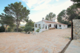 Finca "Los Arcos" with dream sea view and pool - Driveway Finca