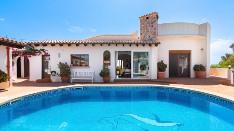Auténtica villa con piscina en una ubicación excepcional con vistas al mar, 07590 Cala Ratjada (España), Chalet
