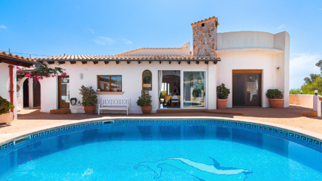 Authentic villa with pool in outstanding location with sea view, 07590 Cala Ratjada (Spain), Villa