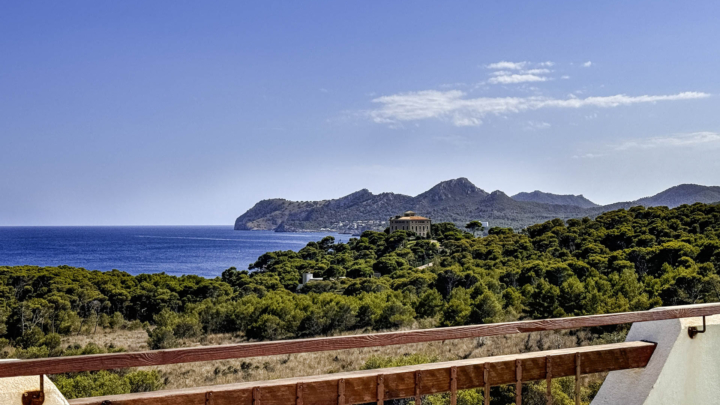 Villa mit viel Potenzial: ETV-Lizenz, traumhafter Meerblick, Pool und großzügige Außenflächen, 07590 Cala Ratjada (Spanien), Einfamilienhaus