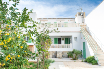 ¡Atractiva propiedad de inversión con potencial! Casa con 6 dormitorios, jardín y licencia de alquiler, 07590 Cala Ratjada (España), Casa unifamiliar