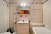 Wohnung mit Teilmeerblick und grüner Umgebung in Hafen-Nähe - Badezimmer 1