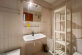 Flat with partial sea view and green surroundings near the harbour - Second bathroom with...