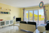 Flat with partial sea view and green surroundings near the harbour - Living room with...