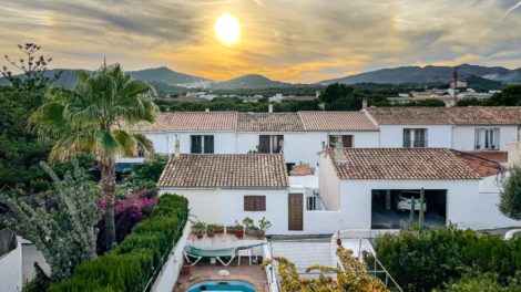 EN ALQUILER: Amplia casa con 4 dormitorios, patio, apartamento independiente y piscina., 07590 Cala Ratjada (España), Casa unifamiliar