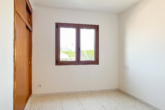 Spacious flat in quiet location with 3 bedrooms and balcony with distant view - Bedroom