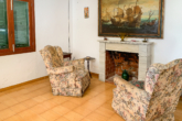 Traditional Mallorcan coziness: Townhouse to renovate with partial sea views. - Living room with fireplace