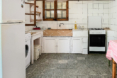 Traditional Mallorcan coziness: Townhouse to renovate with partial sea views. - ...to the Mallorcan kitchen