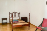 Traditionelle mallorquinische Gemütlichkeit: Stadthaus zum renovieren mit Teilmeerblick - Schlafzimmer im Erdgeschoß