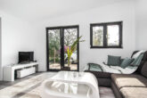 Exklusive und technisch hochmoderne Finca mit Pool in der Inselmitte - Gästebereich: Wohnzimmer mit privater Terrasse