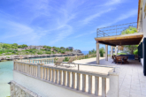 Villa mallorquina directamente en primera linea al mar, con piscina y licencia ETV para 12 plazas - Terraza principal