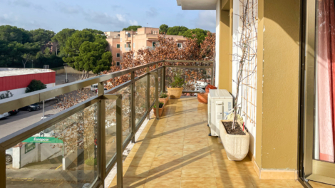 Renovierungsobjekt: Wohnung mit zwei Schlafzimmern und Balkon in zentraler Lage, 07590 Cala Ratjada (Spanien), Etagenwohnung