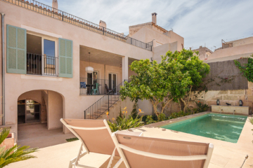 In the heart of Capdepera: Stylish townhouse with large terrace, pool oasis and castle and sea views, 07580 Capdepera (Spanien), Stadthaus
