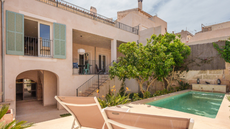 In the heart of Capdepera: Stylish townhouse with large terrace, pool oasis and castle and sea views, 07580 Capdepera (Spain), Town house