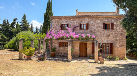 Authentic Mallorcan finca with 2 bedrooms, terraces and spacious plot, 07580 Capdepera (Spain), Finca